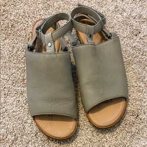 Sorel Women’s Gray Open-Toe Sandals